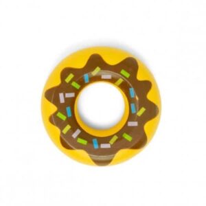 Sjov og virkelighedstro donut med brun glasur i træ, fra Mamamemo – perfekt til legekøkkenet